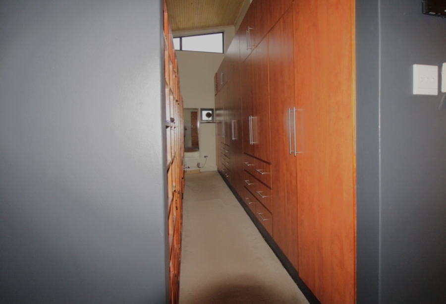 5 Bedroom Property for Sale in Humerail Eastern Cape